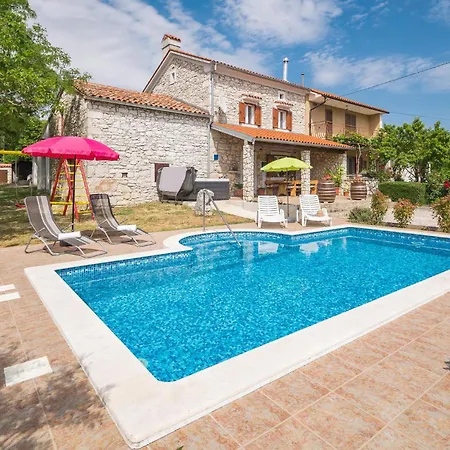 Amazing In Erzisce With 2 Bedrooms, Jacuzzi&outdoor Swimming Pool *