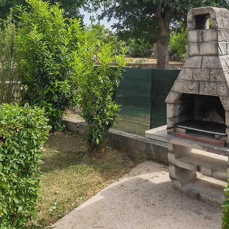 Amazing In Erzisce With 2 Bedrooms, Jacuzzi&outdoor Swimming Pool Nedeščina
