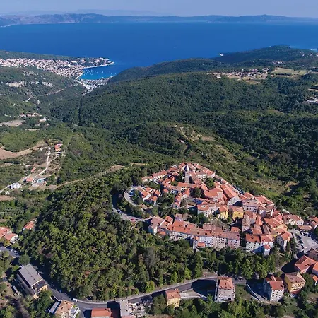 Vakantiehuis Amazing In Erzisce With 2 Bedrooms, Jacuzzi&outdoor Swimming Pool Nedeščina