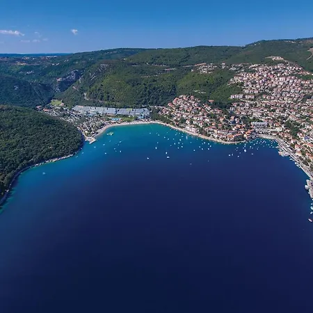 Stunning In Erzisce